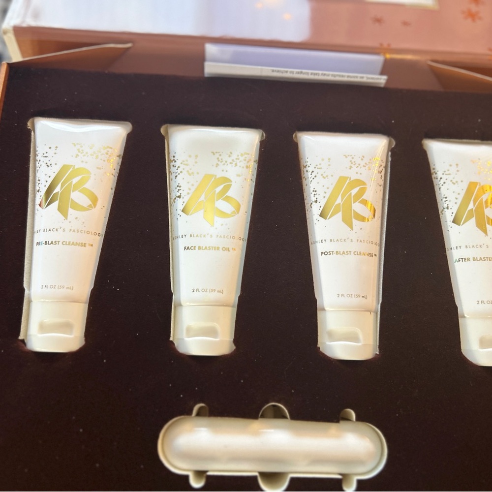 Ashley Black White & Gold Facial Care Set - Mini Cleansers